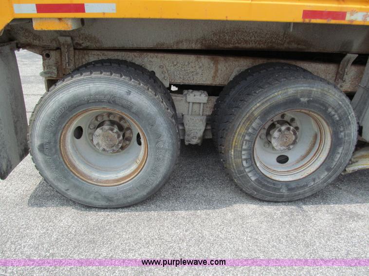 image for item E2148 1999 International 4900 dump truck