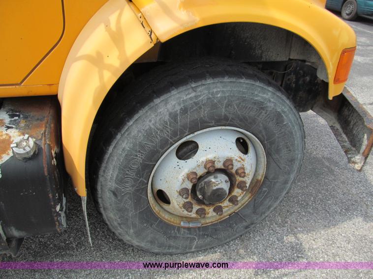 image for item E2148 1999 International 4900 dump truck