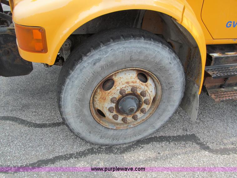 image for item E2148 1999 International 4900 dump truck