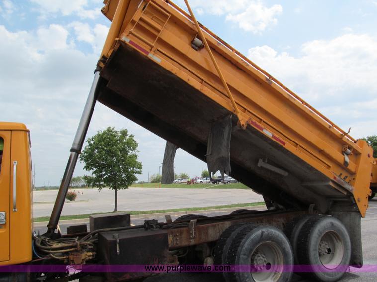 image for item E2148 1999 International 4900 dump truck