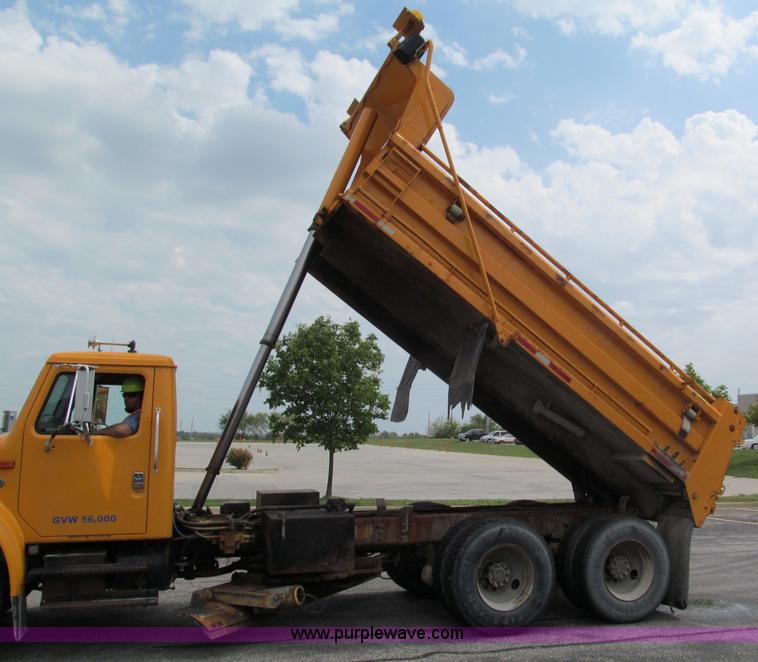 image for item E2148 1999 International 4900 dump truck