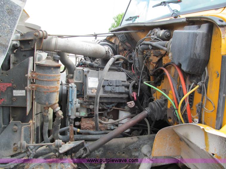 image for item E2148 1999 International 4900 dump truck