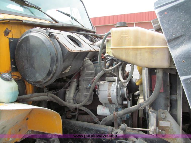 image for item E2148 1999 International 4900 dump truck