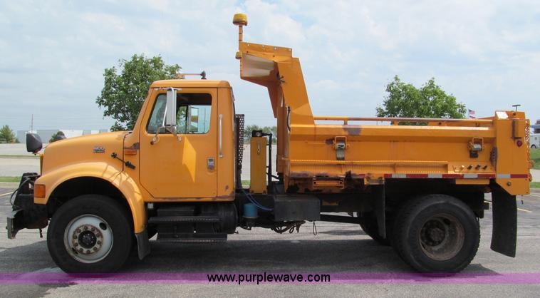 image for item E2149 2001 International 4900 dump truck