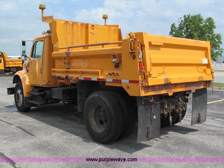 image for item E2149 2001 International 4900 dump truck
