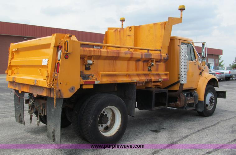 image for item E2149 2001 International 4900 dump truck