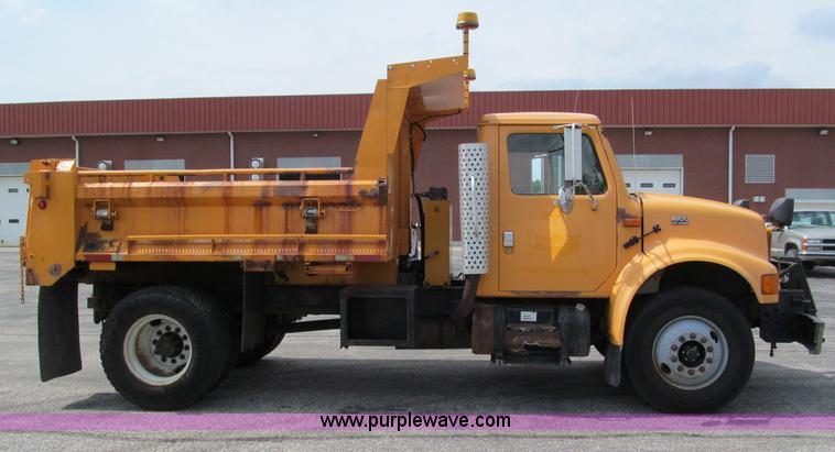 image for item E2149 2001 International 4900 dump truck