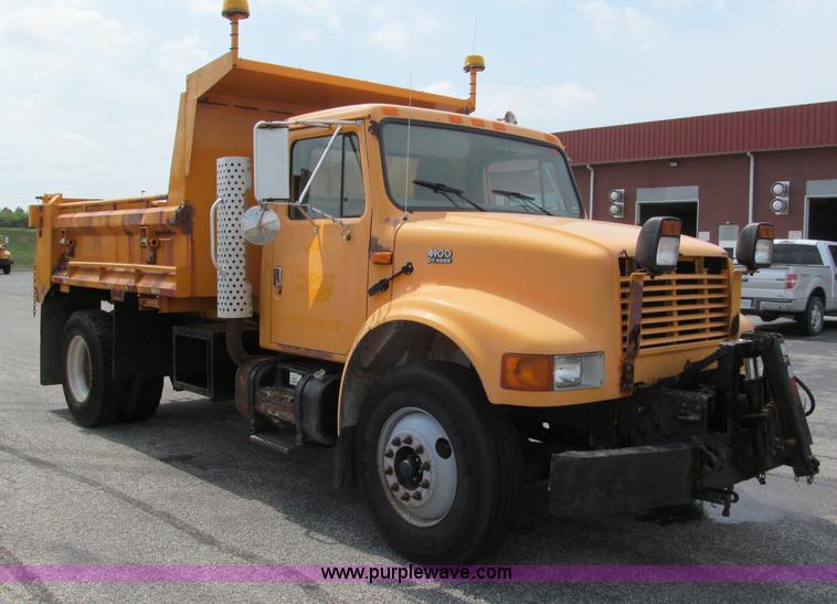 image for item E2149 2001 International 4900 dump truck