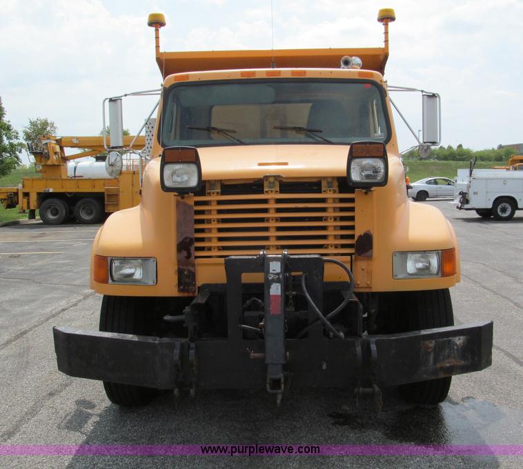 image for item E2149 2001 International 4900 dump truck