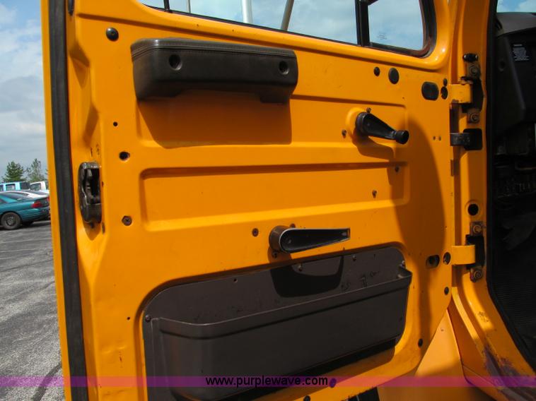 image for item E2149 2001 International 4900 dump truck