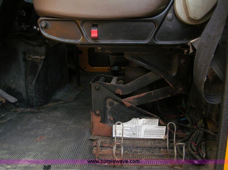 image for item E2149 2001 International 4900 dump truck