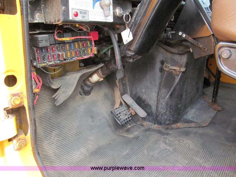 image for item E2149 2001 International 4900 dump truck