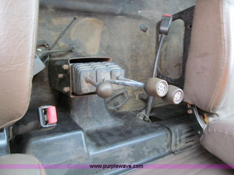 image for item E2149 2001 International 4900 dump truck