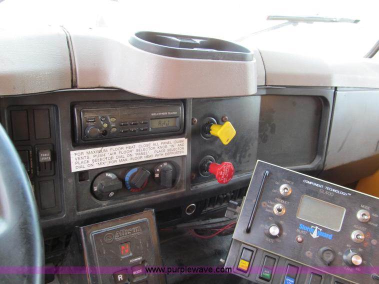 image for item E2149 2001 International 4900 dump truck