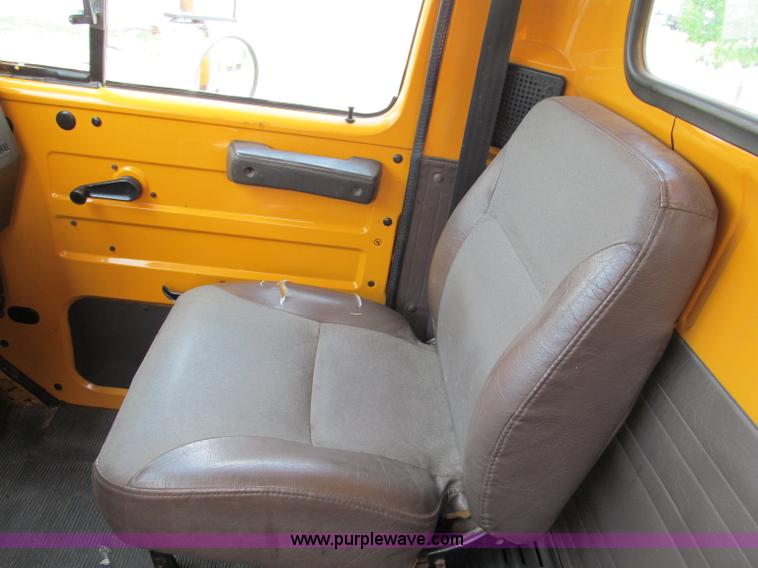 image for item E2149 2001 International 4900 dump truck