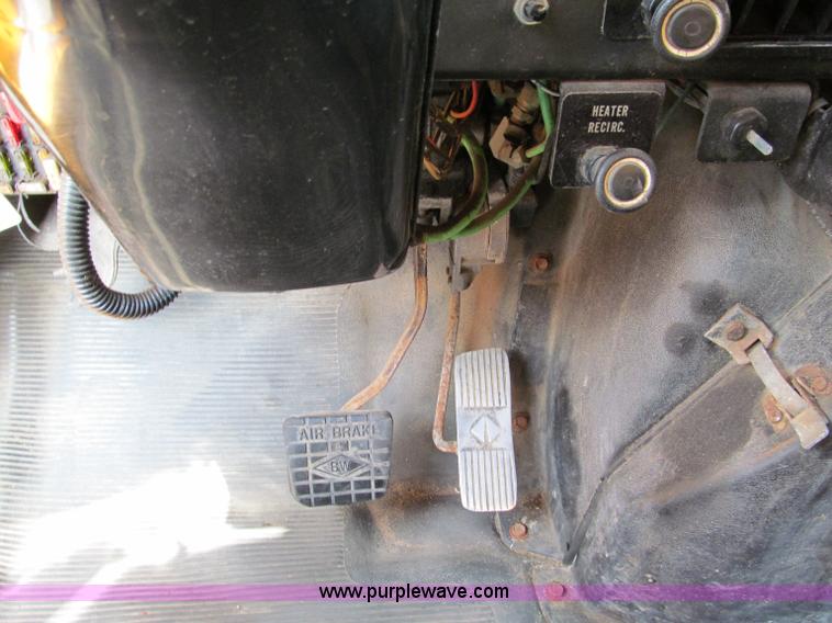 image for item E2149 2001 International 4900 dump truck