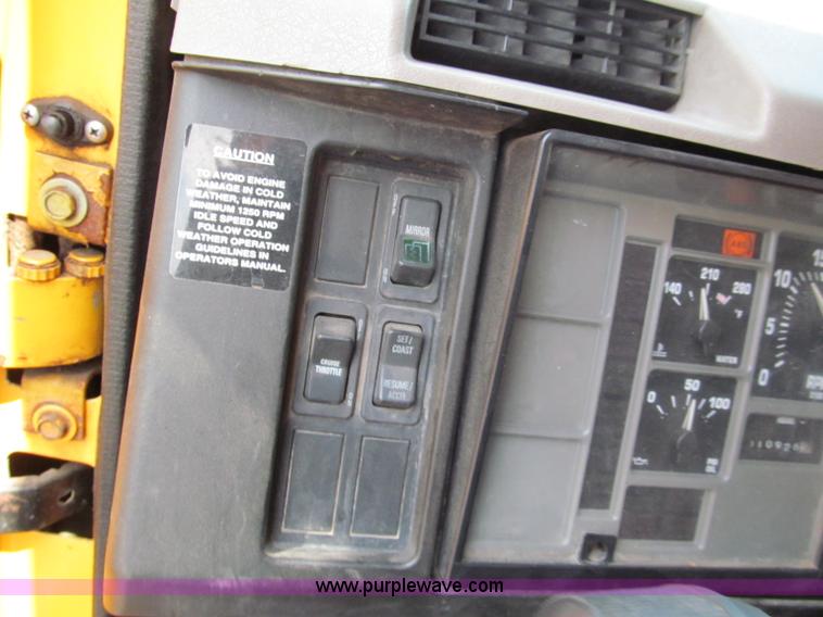 image for item E2149 2001 International 4900 dump truck