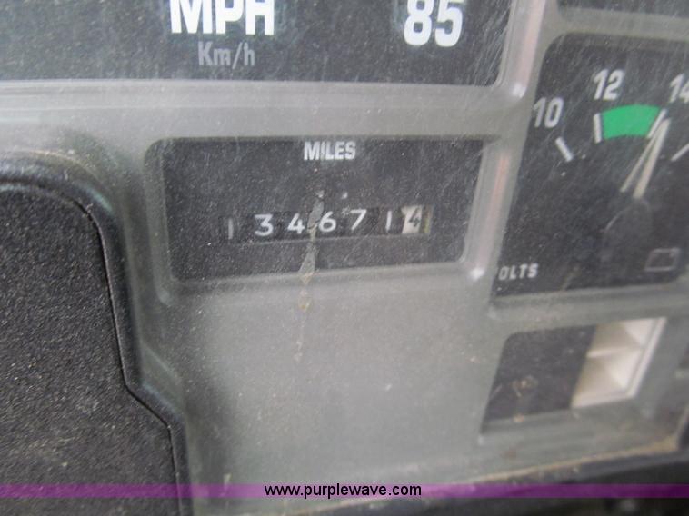 image for item E2149 2001 International 4900 dump truck