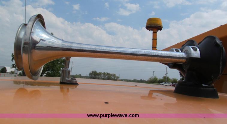 image for item E2149 2001 International 4900 dump truck