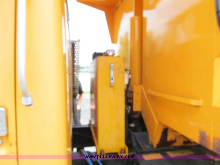 image for item E2149 2001 International 4900 dump truck