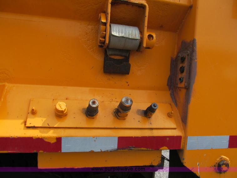 image for item E2149 2001 International 4900 dump truck