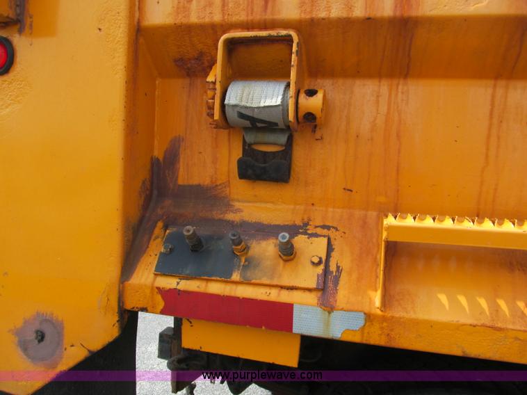 image for item E2149 2001 International 4900 dump truck