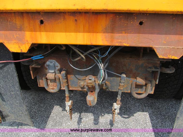 image for item E2149 2001 International 4900 dump truck