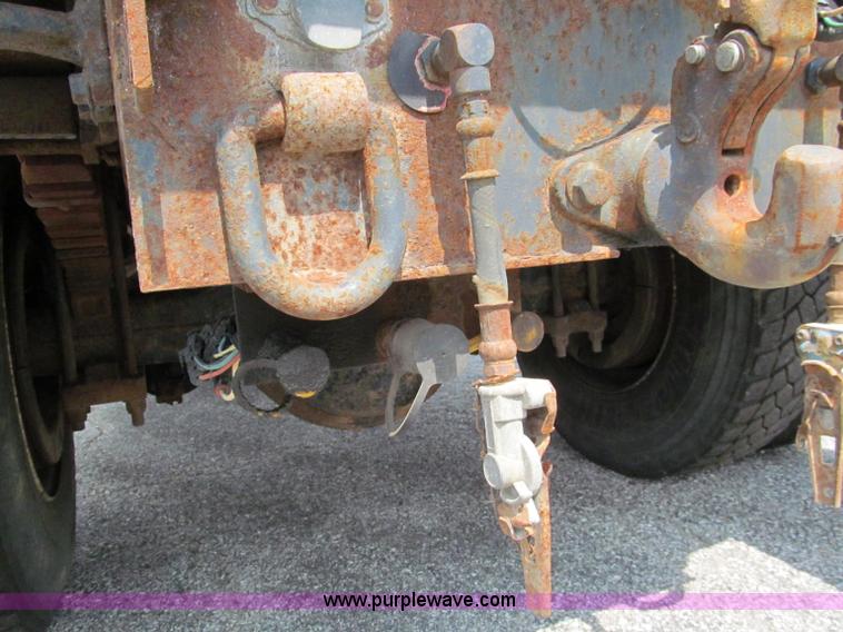 image for item E2149 2001 International 4900 dump truck