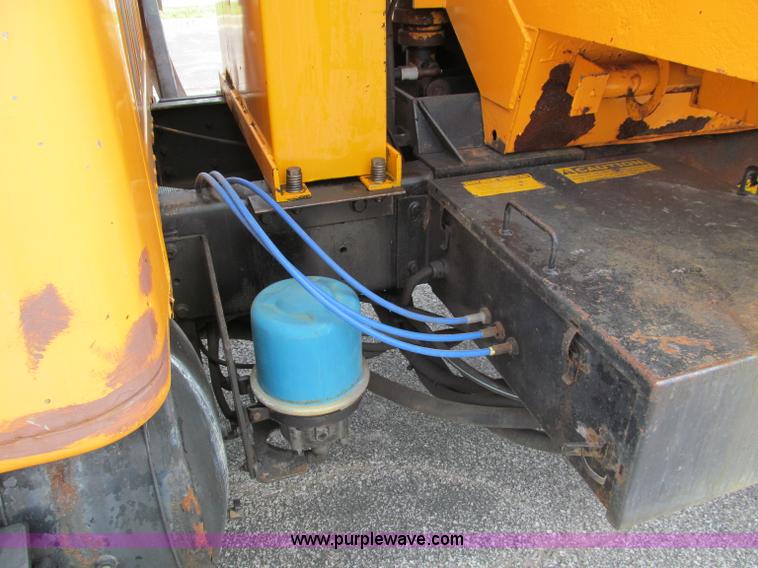 image for item E2149 2001 International 4900 dump truck