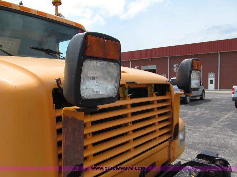 image for item E2149 2001 International 4900 dump truck