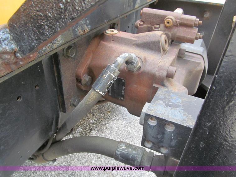 image for item E2149 2001 International 4900 dump truck