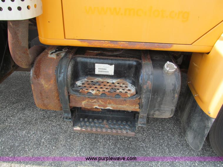 image for item E2149 2001 International 4900 dump truck