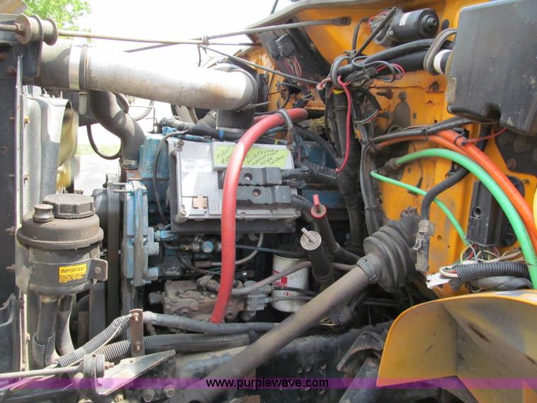 image for item E2149 2001 International 4900 dump truck