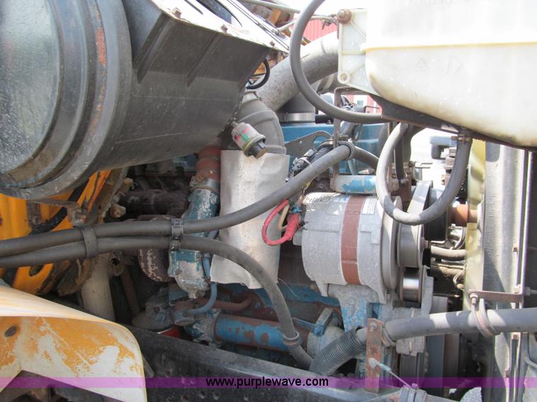 image for item E2149 2001 International 4900 dump truck