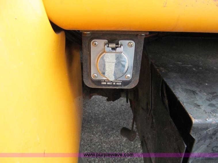 image for item E2149 2001 International 4900 dump truck