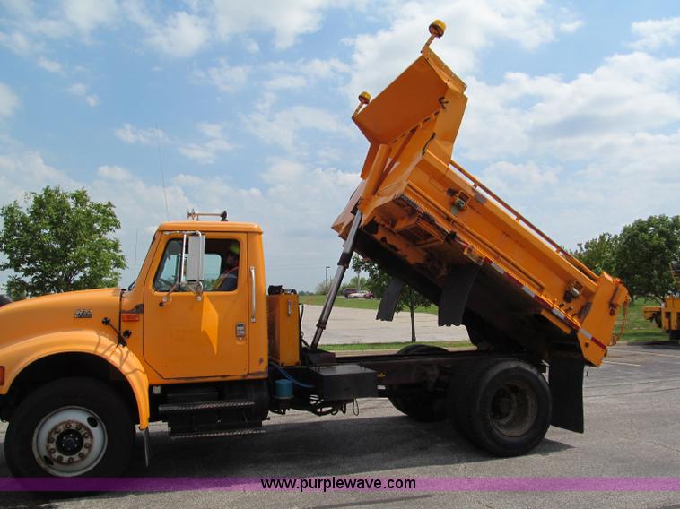 image for item E2149 2001 International 4900 dump truck