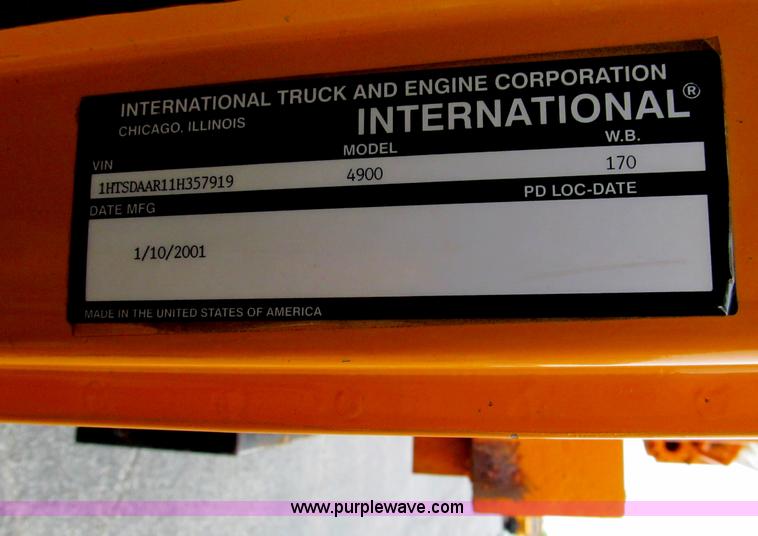image for item E2149 2001 International 4900 dump truck