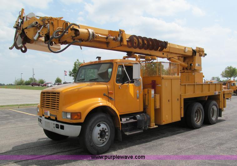 image for item E2150 1998 International 4900 bucket/digger derrick truck
