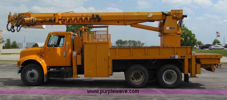 image for item E2150 1998 International 4900 bucket/digger derrick truck