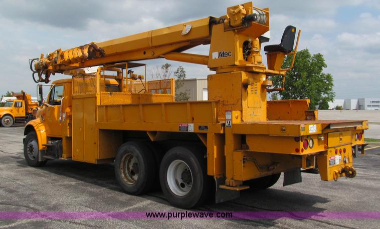 image for item E2150 1998 International 4900 bucket/digger derrick truck
