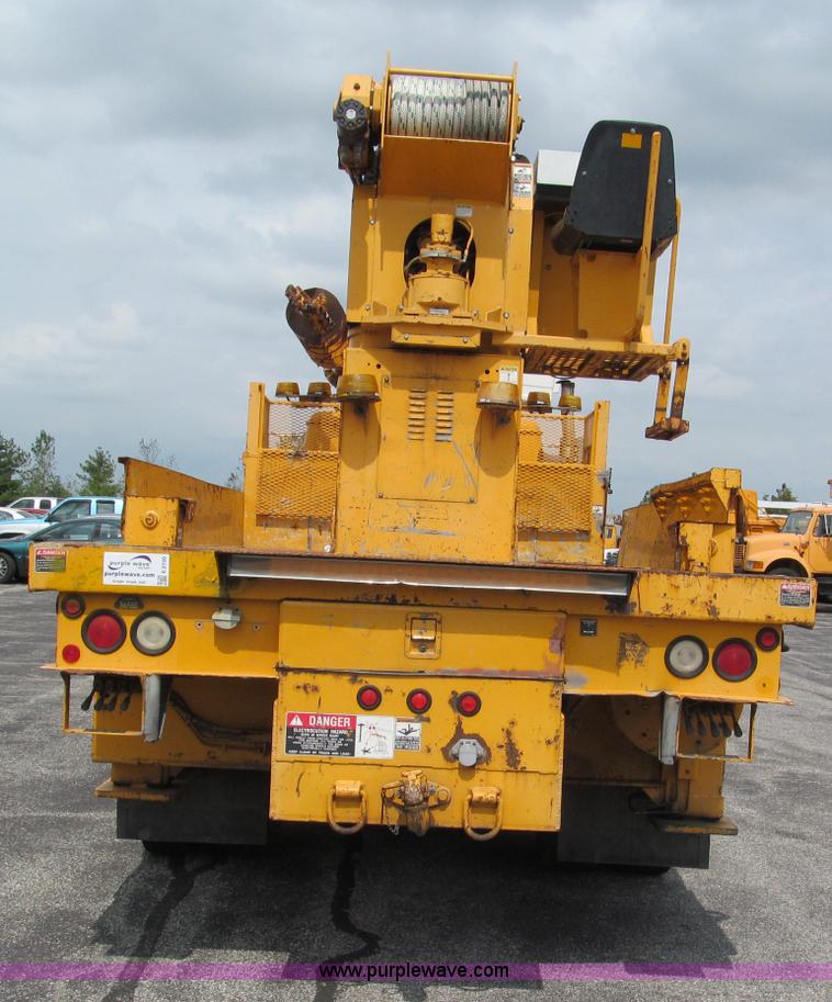 image for item E2150 1998 International 4900 bucket/digger derrick truck