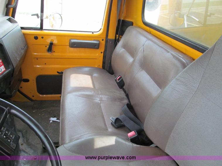 image for item E2150 1998 International 4900 bucket/digger derrick truck