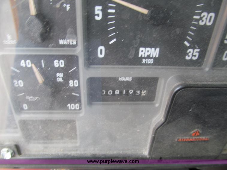 image for item E2150 1998 International 4900 bucket/digger derrick truck