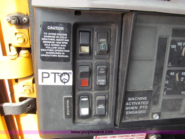 image for item E2150 1998 International 4900 bucket/digger derrick truck