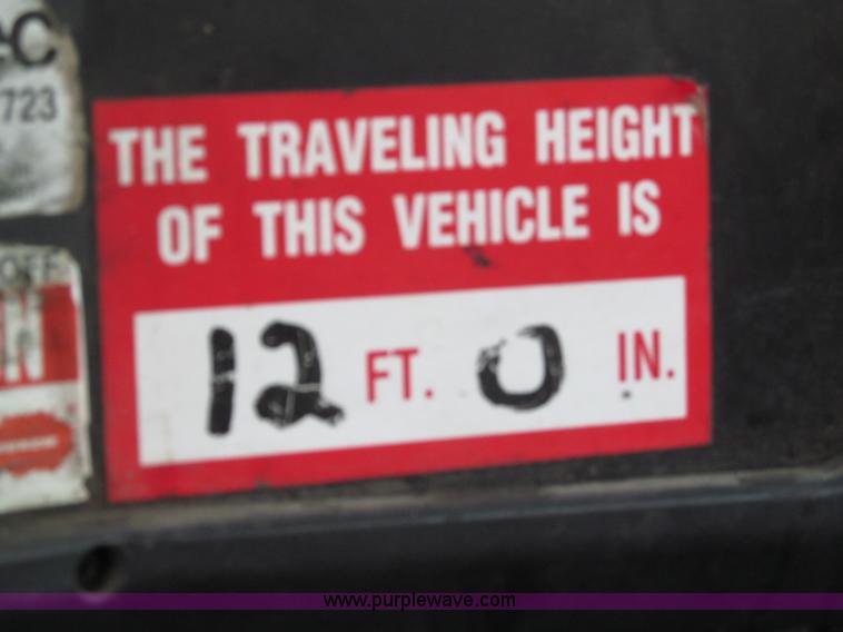 image for item E2150 1998 International 4900 bucket/digger derrick truck