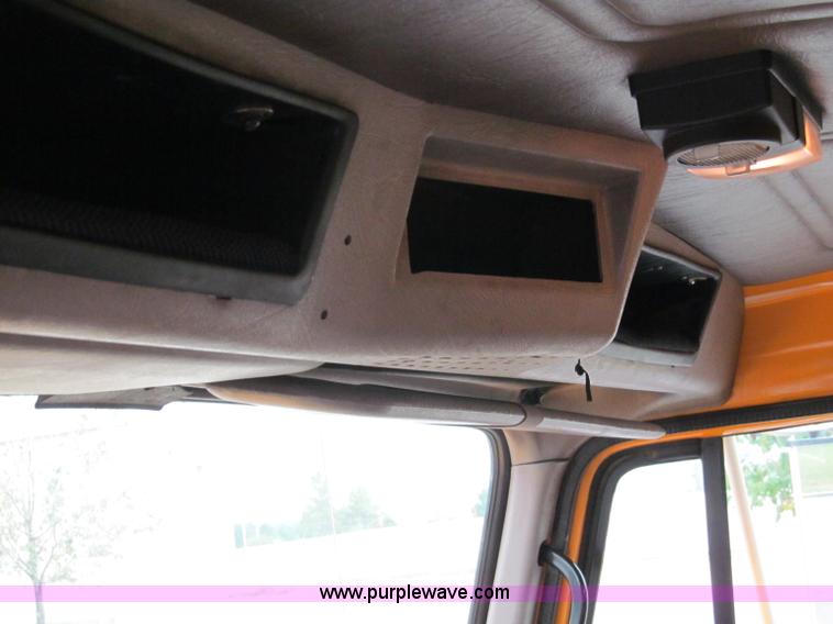 image for item E2150 1998 International 4900 bucket/digger derrick truck