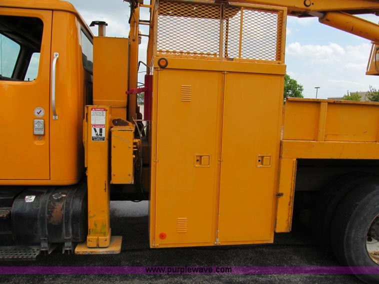 image for item E2150 1998 International 4900 bucket/digger derrick truck
