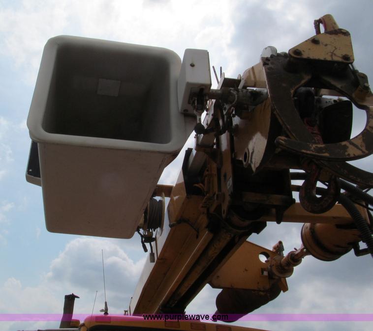 image for item E2150 1998 International 4900 bucket/digger derrick truck