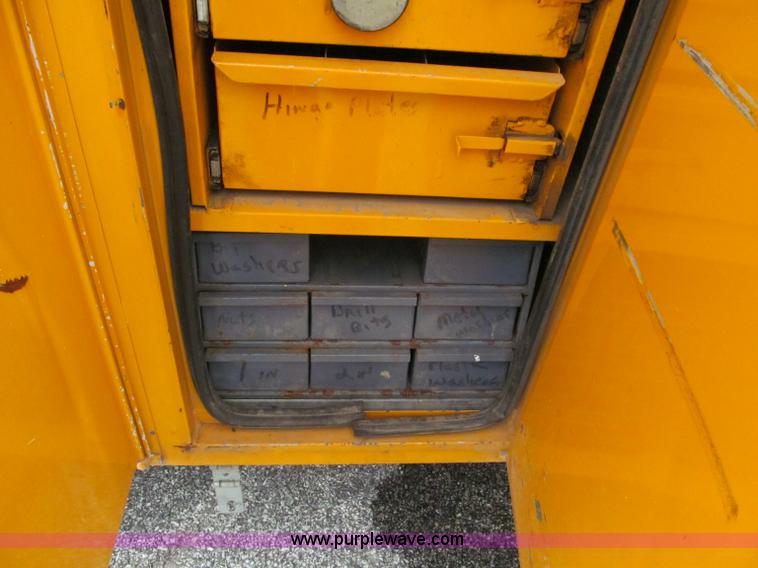 image for item E2150 1998 International 4900 bucket/digger derrick truck