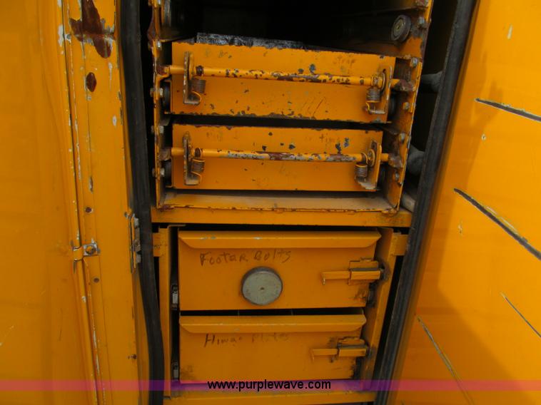 image for item E2150 1998 International 4900 bucket/digger derrick truck